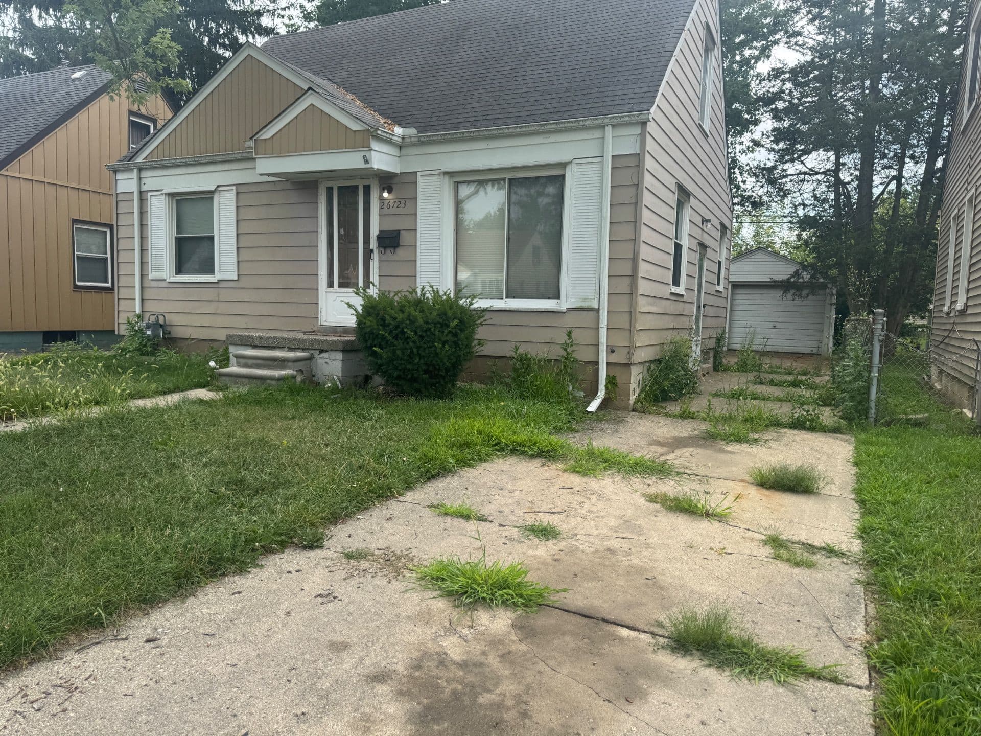 Gallery photos for Lawn Transformation for Enhanced Curb Appeal: Image #3