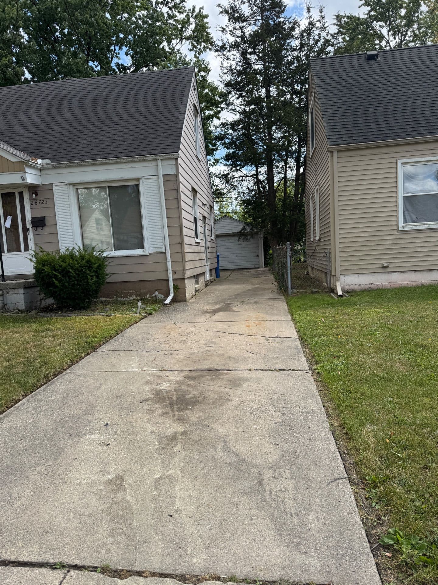 Gallery photos for Lawn Transformation for Enhanced Curb Appeal: Image #6