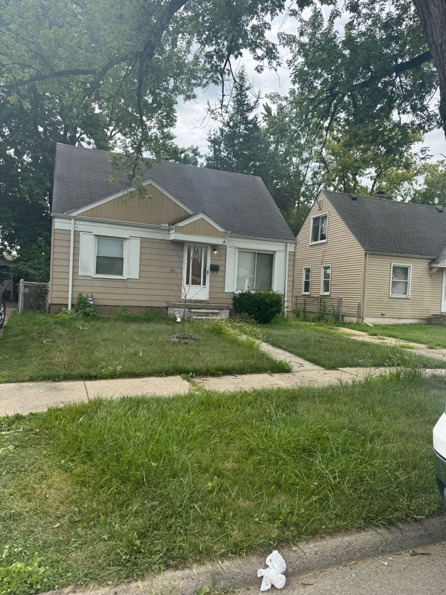 Gallery photos for Lawn Transformation for Enhanced Curb Appeal: Image #5